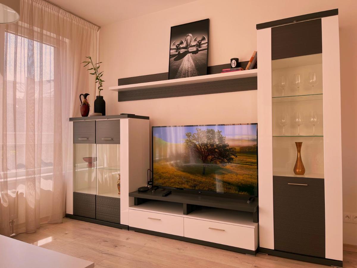 Elegant Escape Apartment I - City Centre Bratislava Extérieur photo