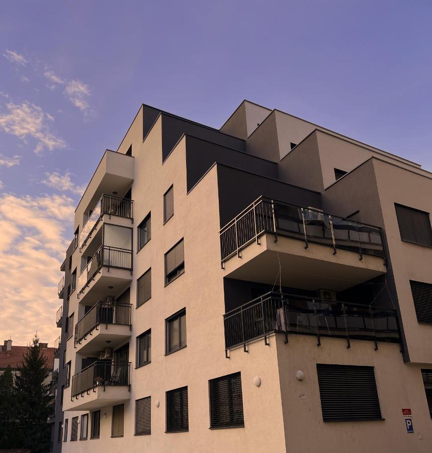 Elegant Escape Apartment I - City Centre Bratislava Extérieur photo